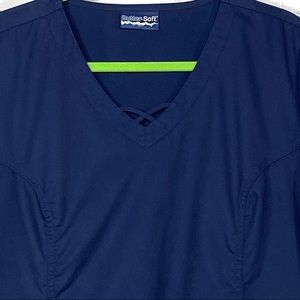 Uniform Advantage women’s scrub top navy XL